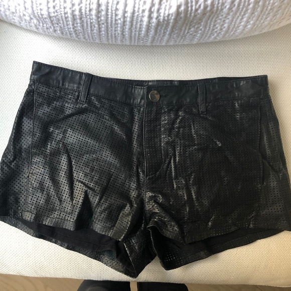 LAMARQUE COLLECTION Laser-Cut Leather Shorts- SZ 0 - Picture 5 of 6